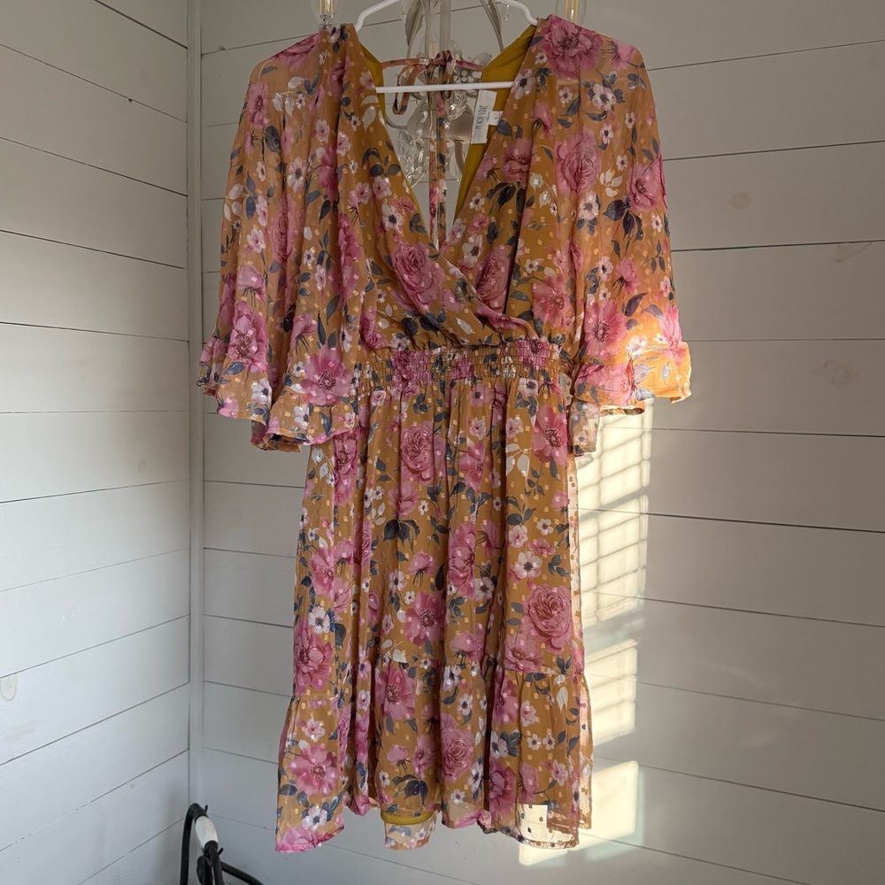 Peach Love California. Yellow floral dress. Size L.